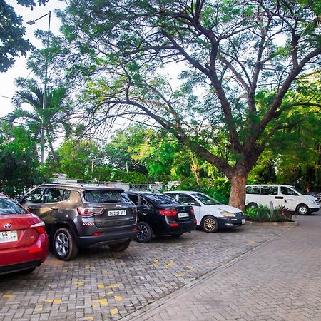 Airside Hotel Accra Esterno foto