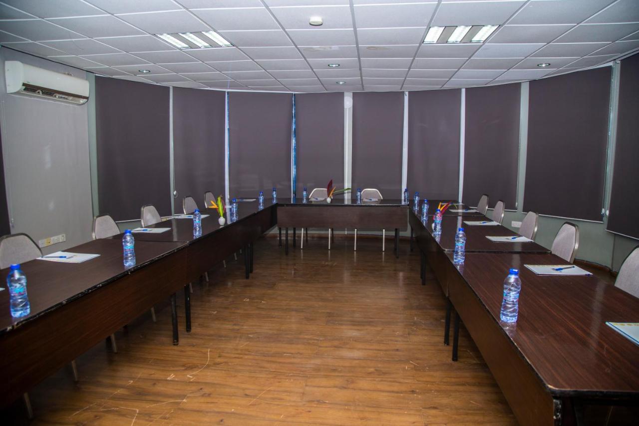 Airside Hotel Accra Esterno foto