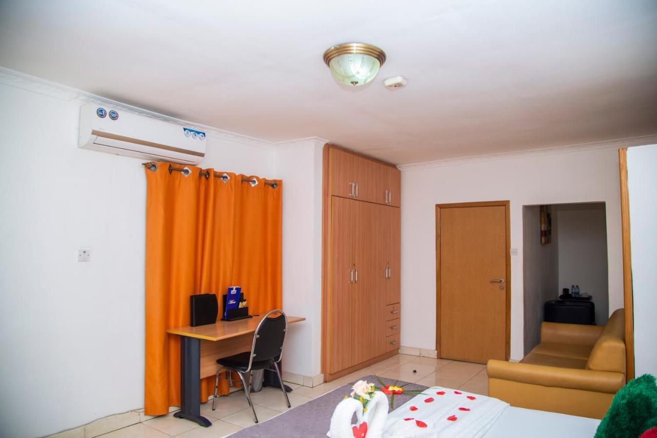 Airside Hotel Accra Esterno foto