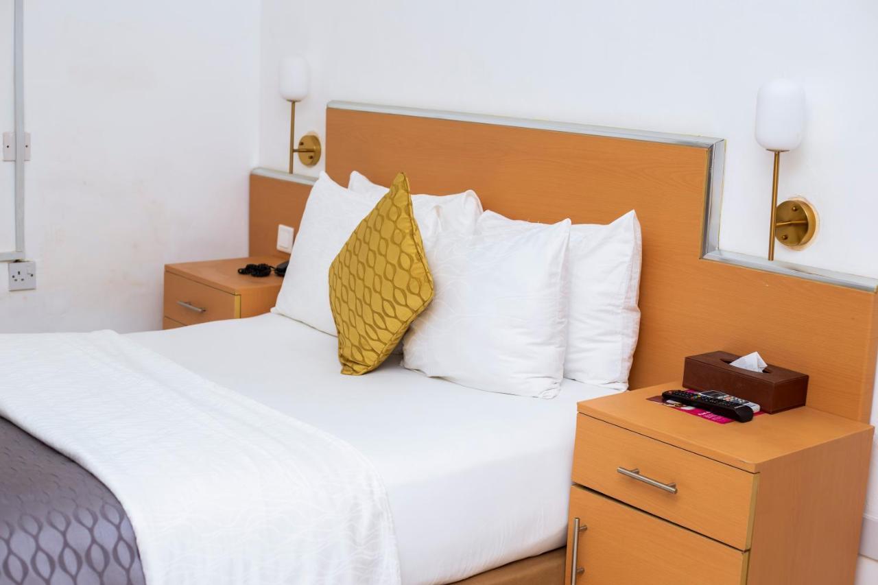 Airside Hotel Accra Esterno foto