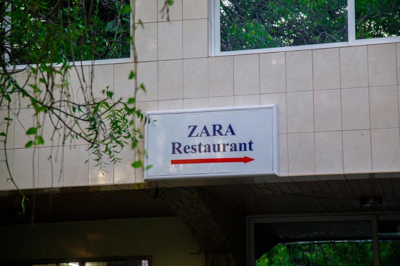 Airside Hotel Accra Esterno foto