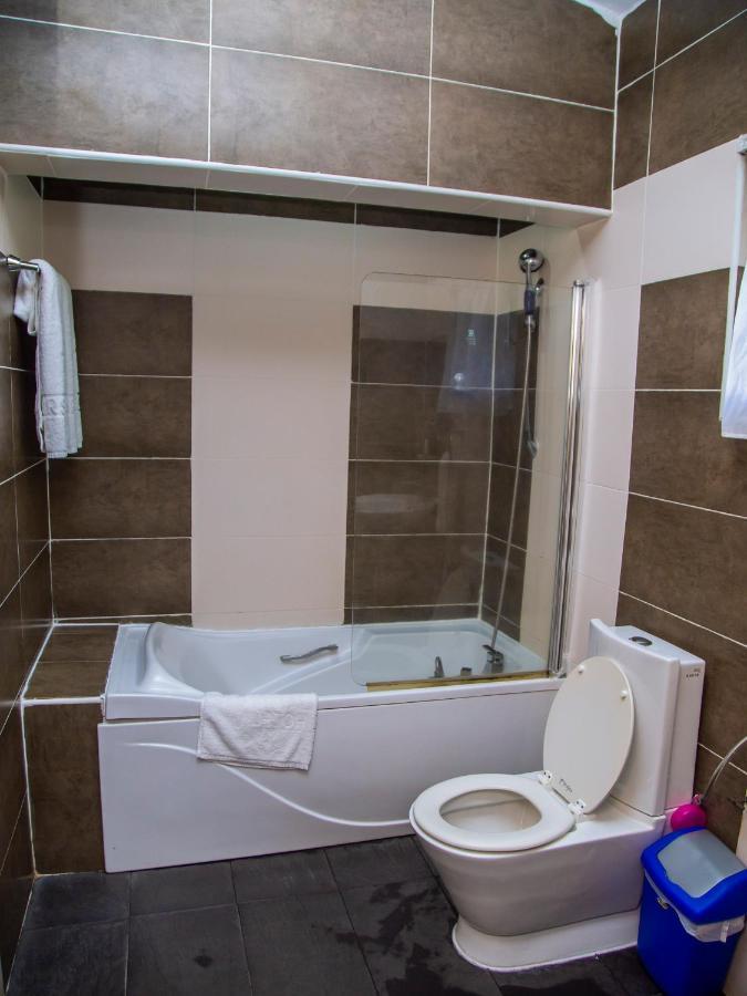 Airside Hotel Accra Esterno foto