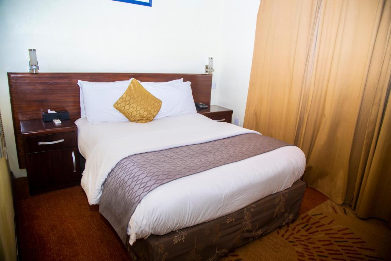 Airside Hotel Accra Esterno foto