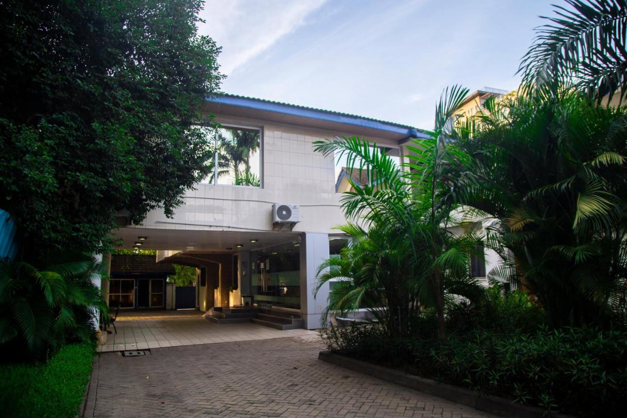 Airside Hotel Accra Esterno foto
