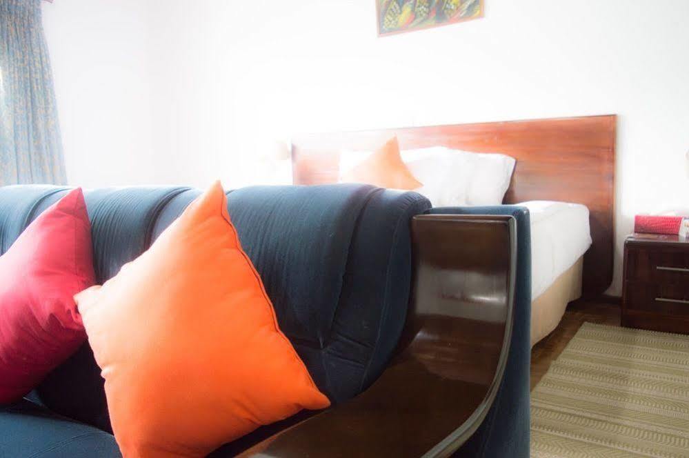 Airside Hotel Accra Esterno foto