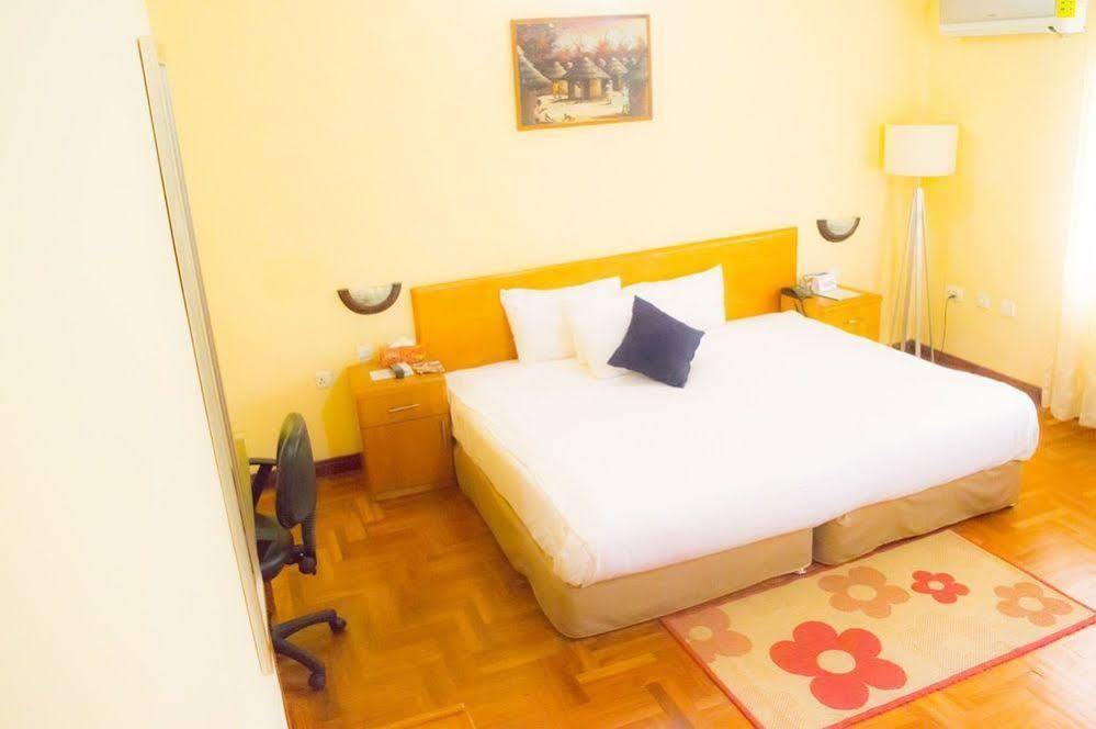 Airside Hotel Accra Esterno foto