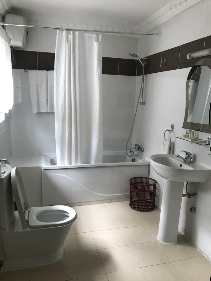 Airside Hotel Accra Esterno foto