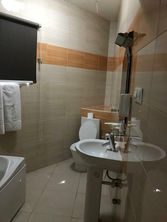 Airside Hotel Accra Esterno foto